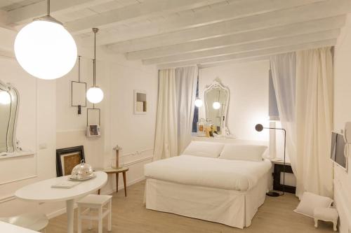 Punto Fermo in Verona Center 023091 Loc 01911 — 4-Star Luxury Hotel in Verona, Italy