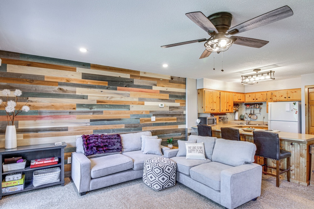 Beach & Lake Access: Brainerd Townhome — 4-Star Luxury Hotel in Brainerd, United States