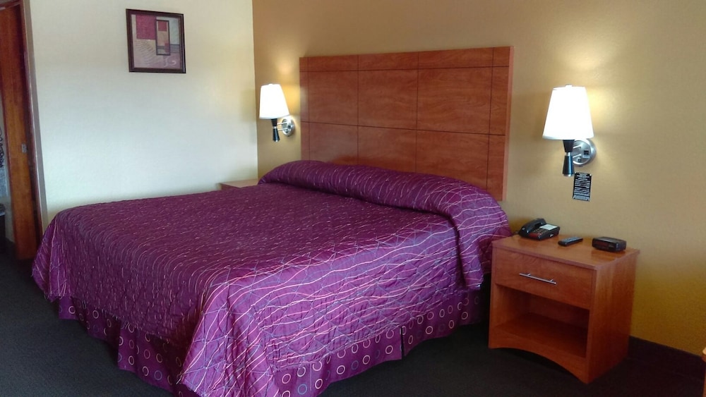 Royal Inn Pearsall - photo 9