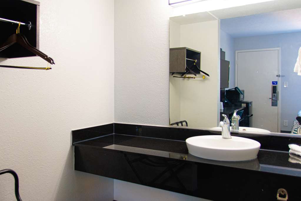 Motel 6 Lantana - photo 8