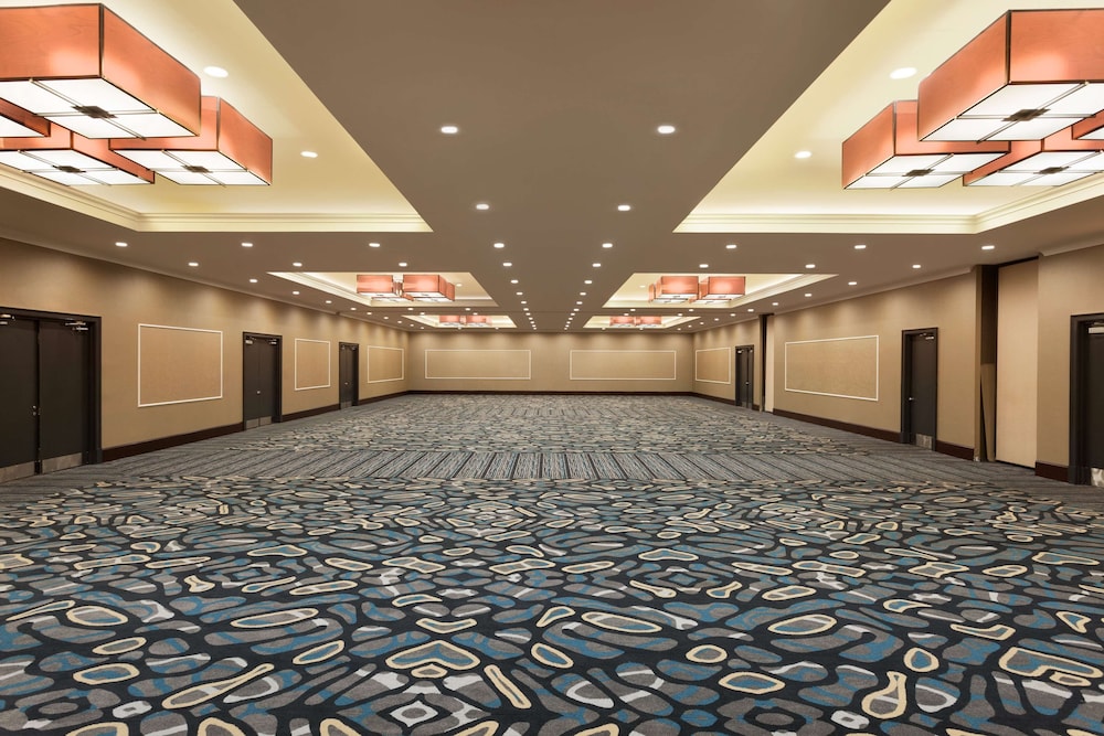 Embassy Suites by Hilton Atlanta Airport - photo 33