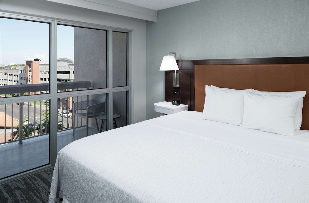 Hampton Inn & Suites Memphis Beale Street - photo 19
