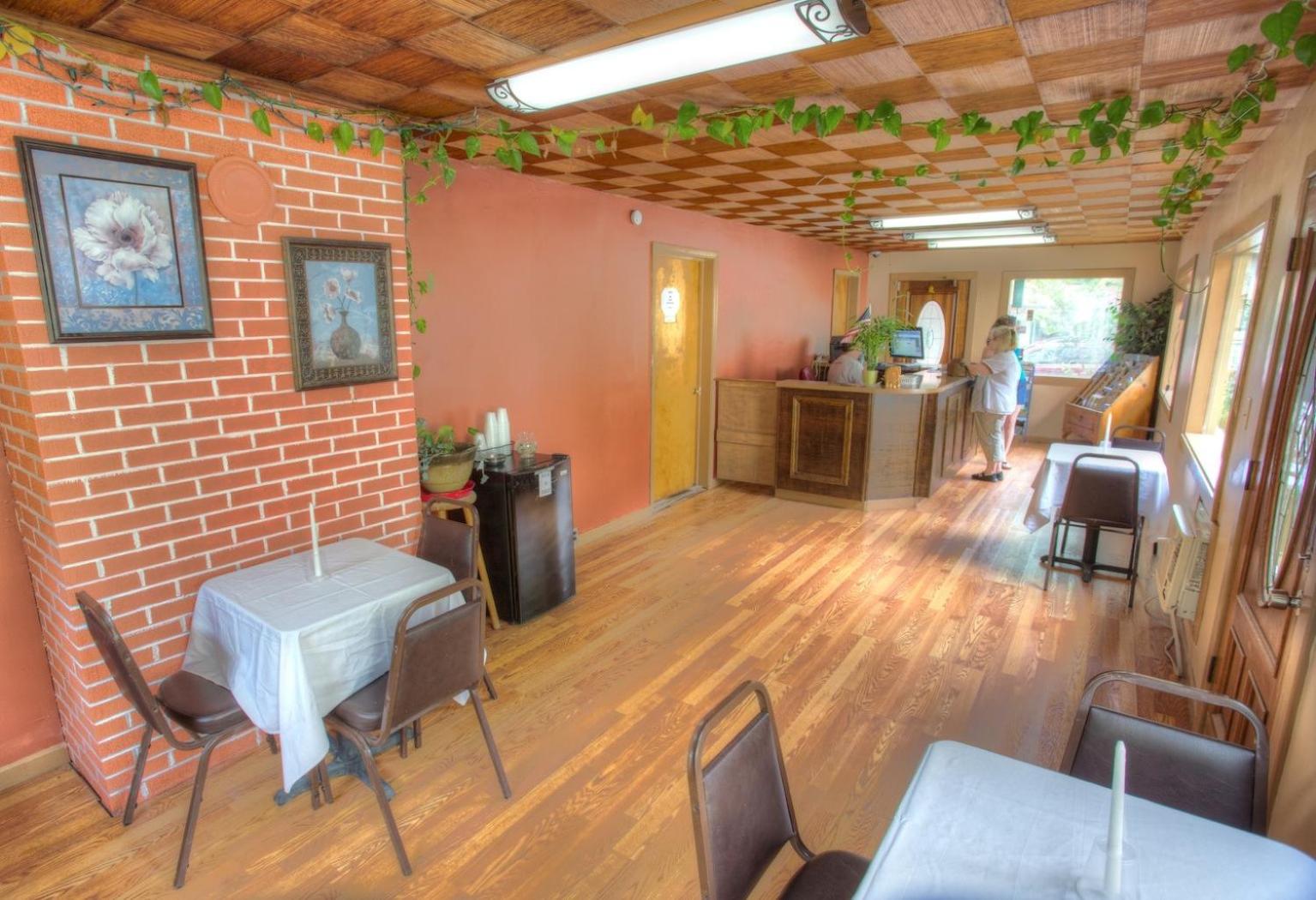 Hofbrau Riverfront Hotel - photo 16