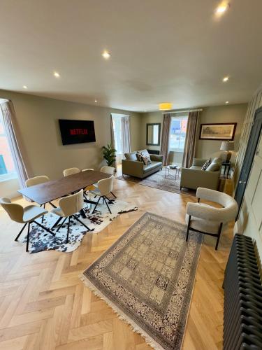 Romeo's Arch Luxury Apartment with Private Parking — 4-Star Luxury Hotel in Stratford-Upon-Avon, United Kingdom