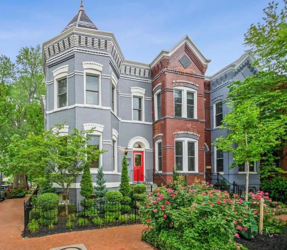 Turreted Townhouse full of wonder — 4-Star Luxury Hotel in Washington, United States