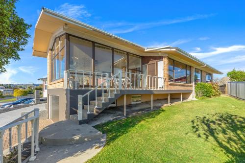 Hill Top House Tauranga Holiday Home — 4-Star Luxury Hotel in Tauranga, New Zealand