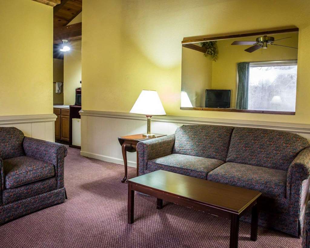 Rodeway Inn & Suites Plymouth Hwy 64 - photo 18