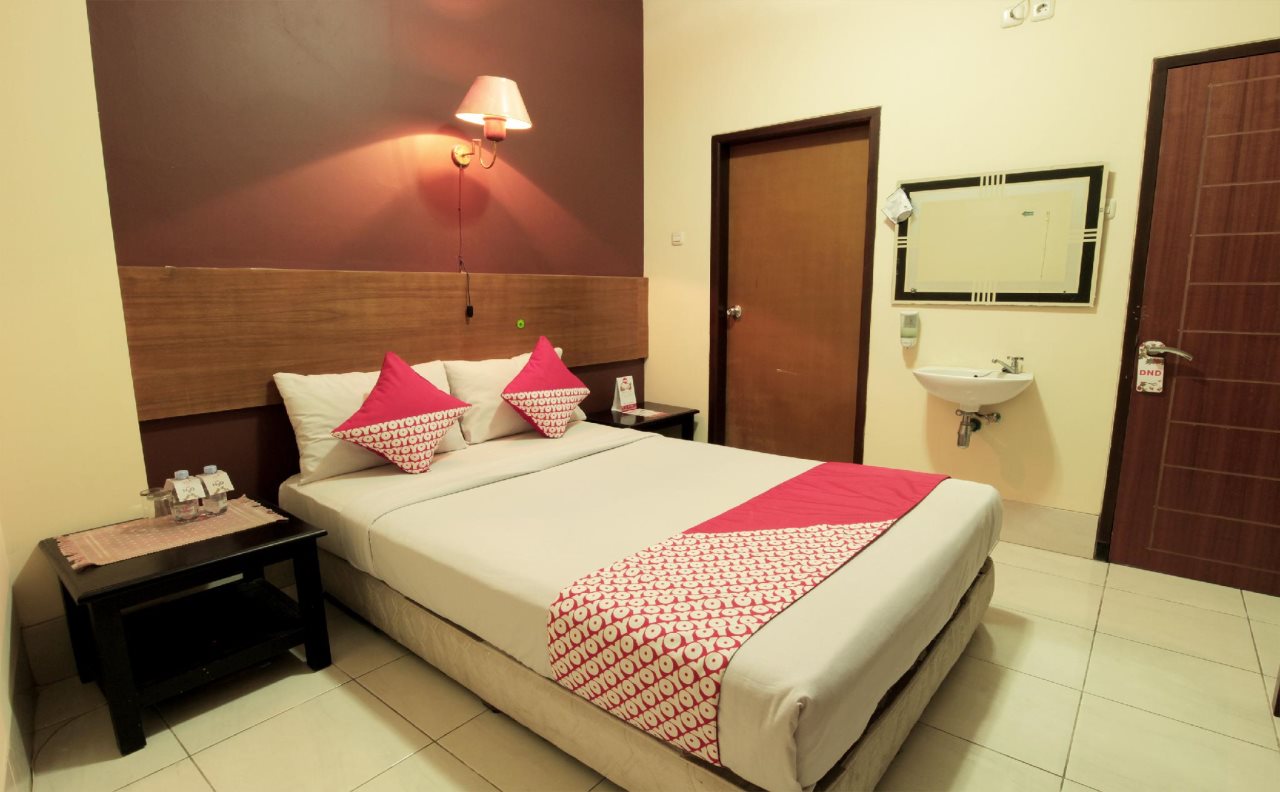 Hotel Sebelas at Jalan Palasari Mitra RedDoorz