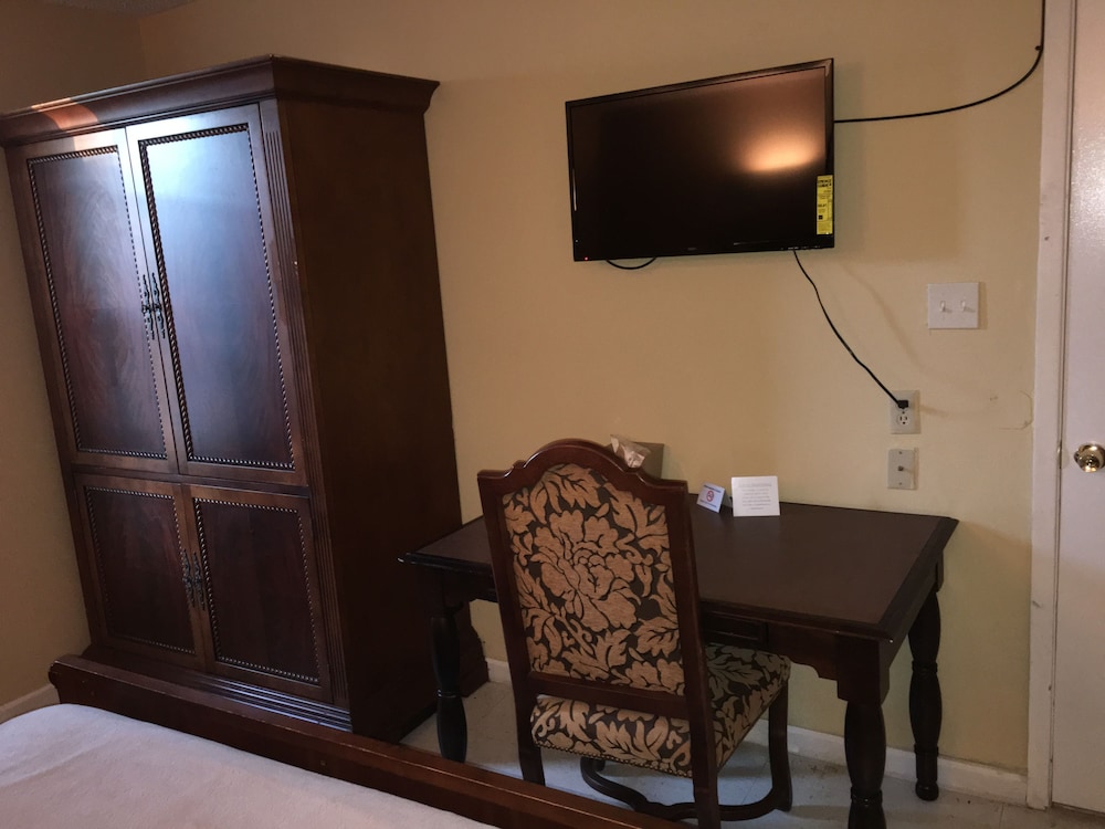 Reddy Inn and Suites - photo 15