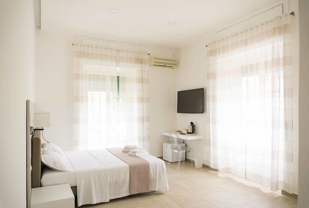 B&B Le Stanze della Regina — 4-Star Luxury Hotel in Castellammare Di Stabia, Italy