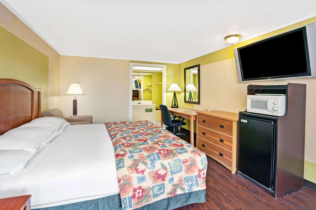 Knights Inn Madison Heights - photo 11