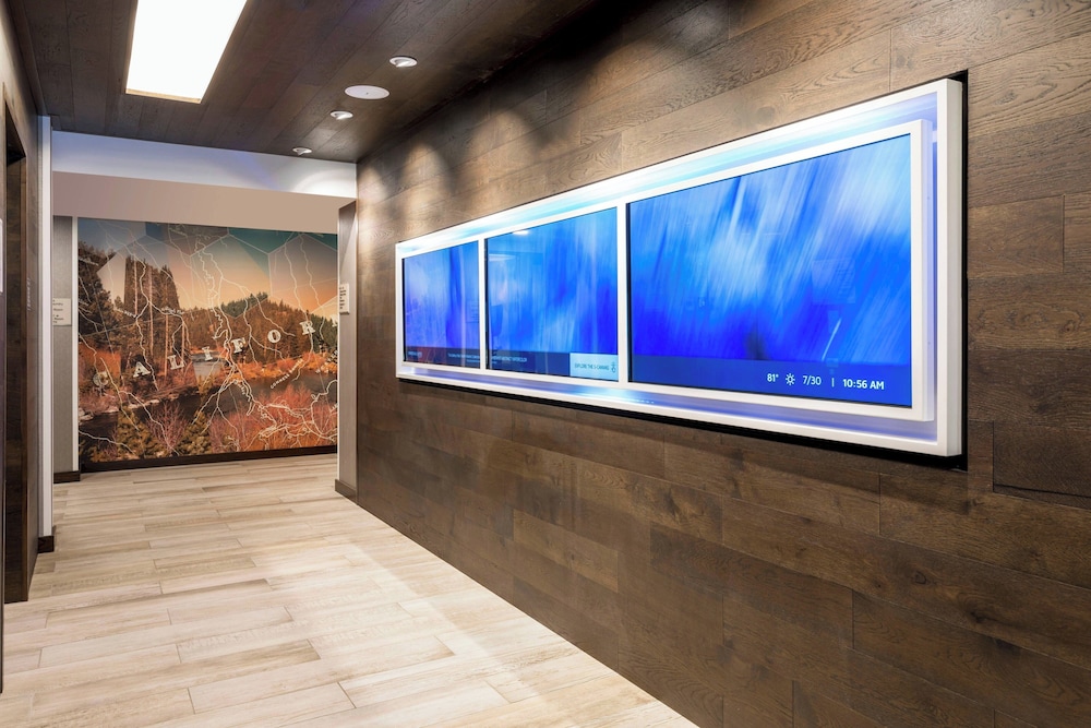 Springhill Suites by Marriott Truckee - photo 2