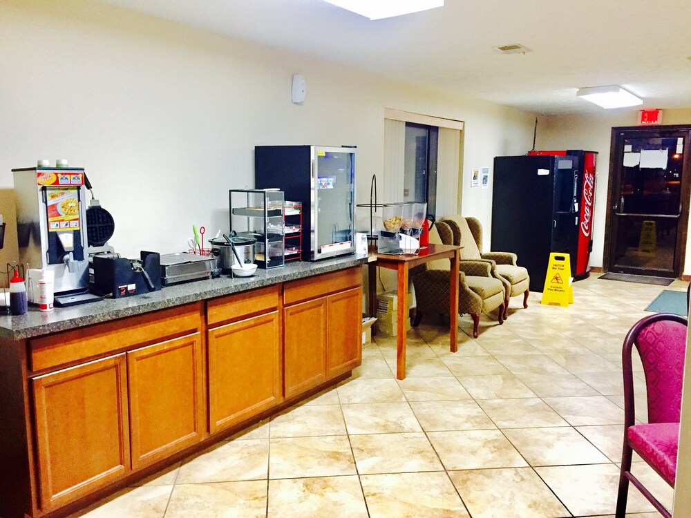 Lyons Inn - photo 15
