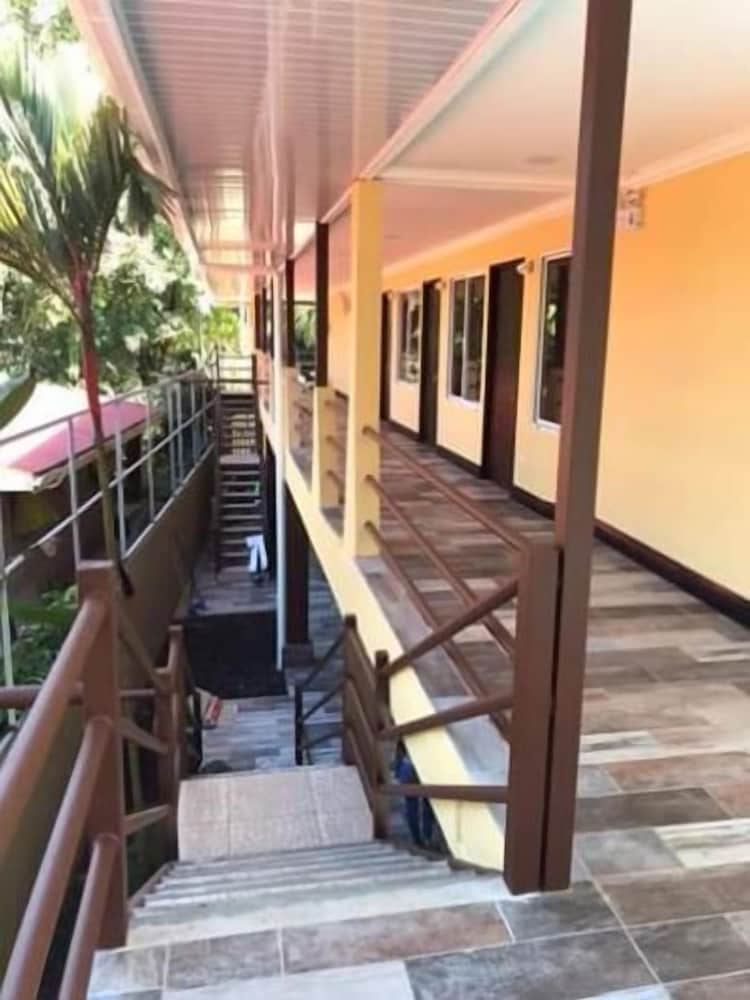 Jaco Vale del Mar - carbon neutral hotel in Jaco