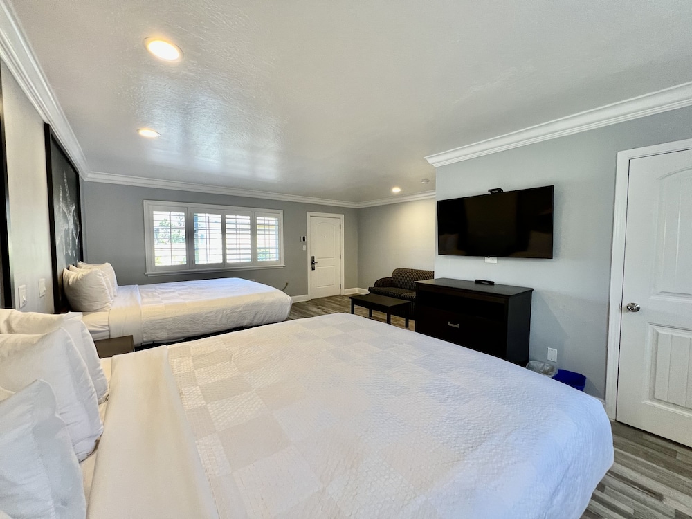 Aura Inn Monterey - photo 48