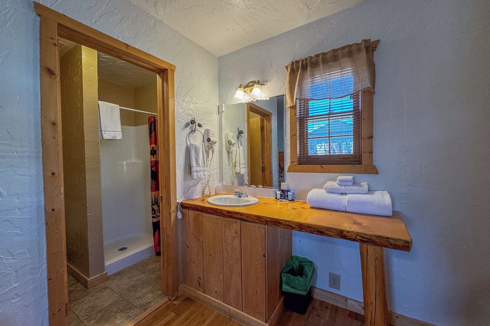 Chinook Winds Motel - photo 137
