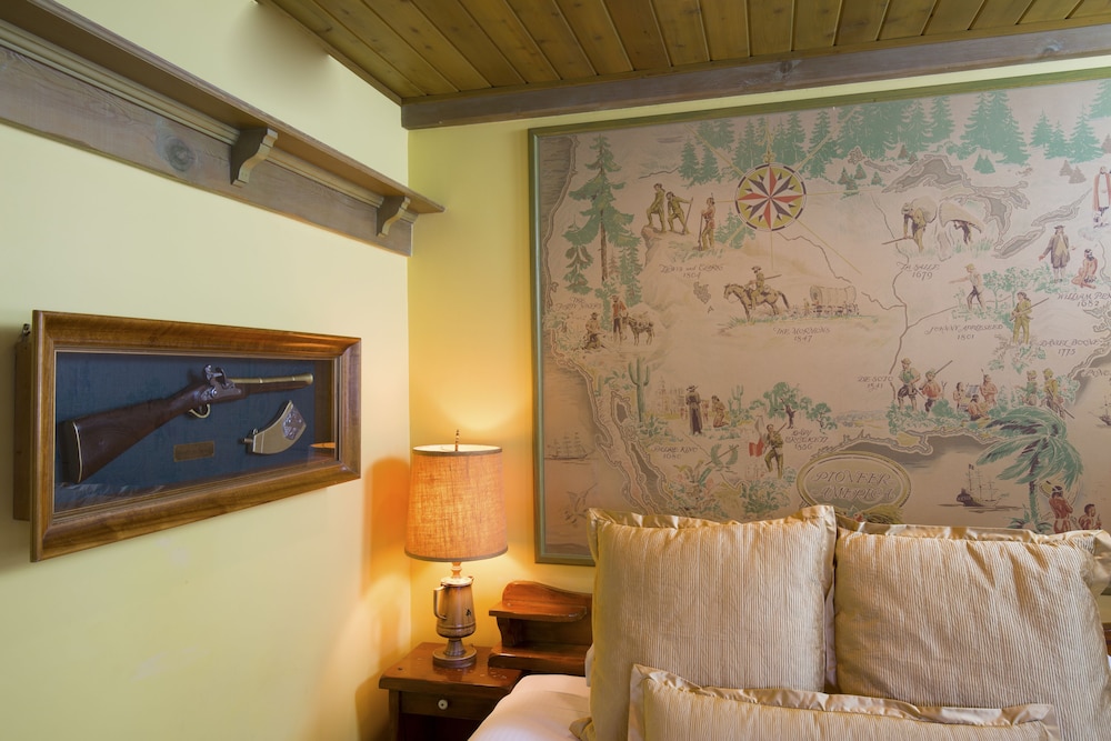 Madonna Inn - photo 22
