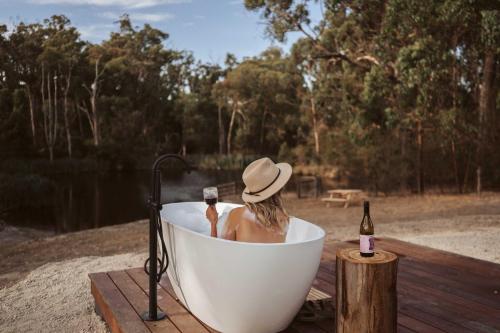 Tiny Bobbie - carbon neutral hotel in Unknown City