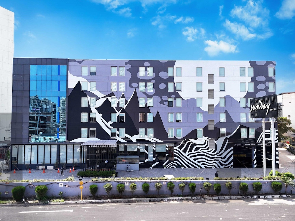 Sunday Hotel Chandigarh Zirakpur in Basi, India