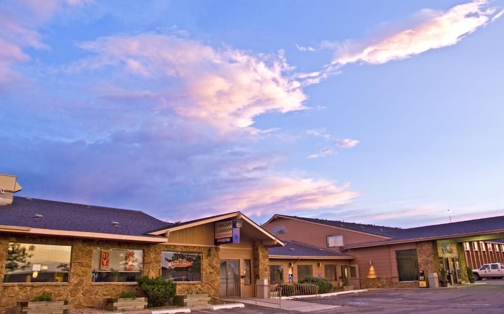 Super 8 by Wyndham Casper East Evansville - photo 44