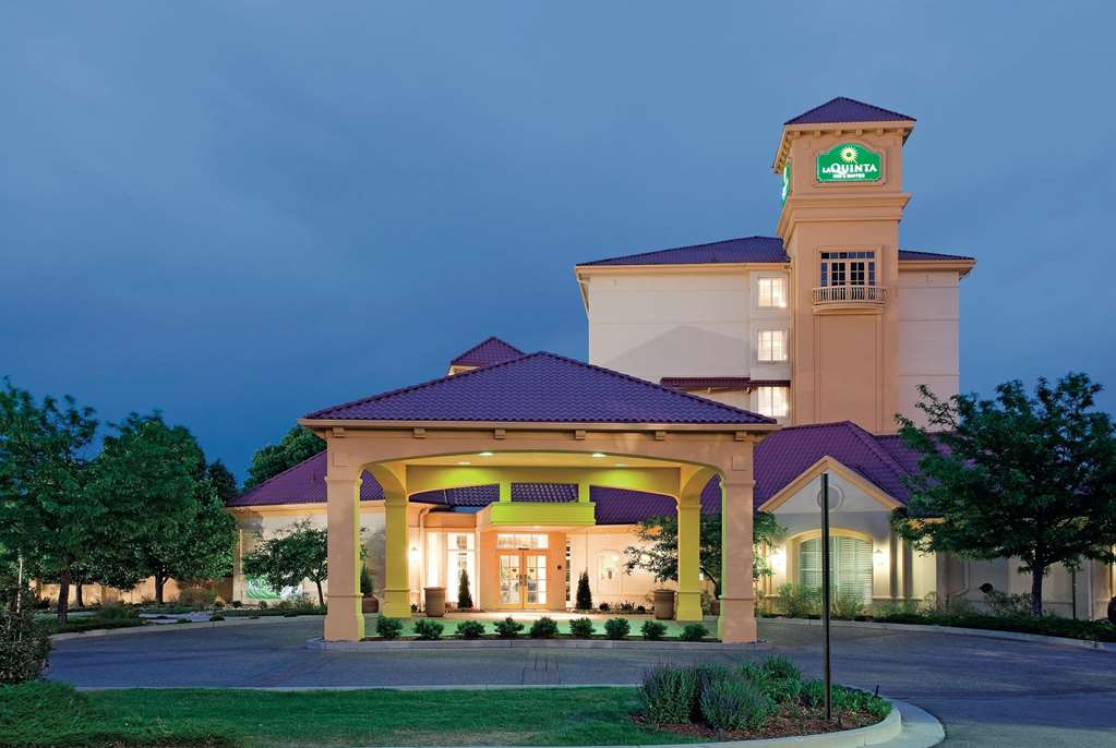 La Quinta Inn & Suites by Wyndham Colorado Springs South AP - photo 3