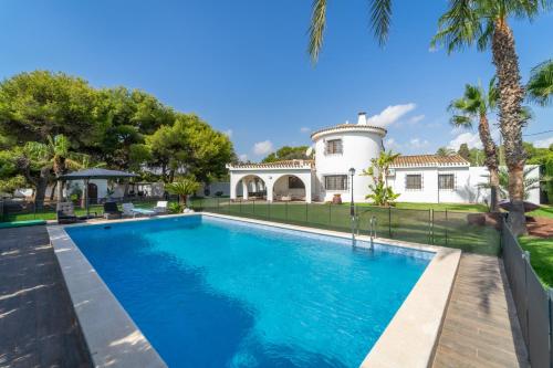 Myflats Villa los Pinos — 4-Star Luxury Hotel in El Campello, Spain