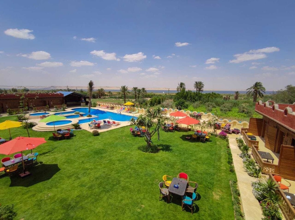 Tunis Pyramids Hotel — hotel in Ibshaway