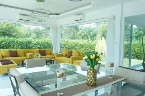 CoaSea Pool Villa 3 Bedrooms 3.5 Bathrooms — 4-Star Luxury Hotel in Chumphon, Thailand