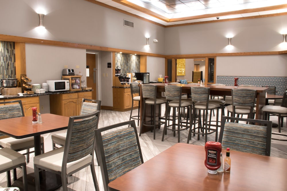 Greenstay Hotel & Suites - photo 38