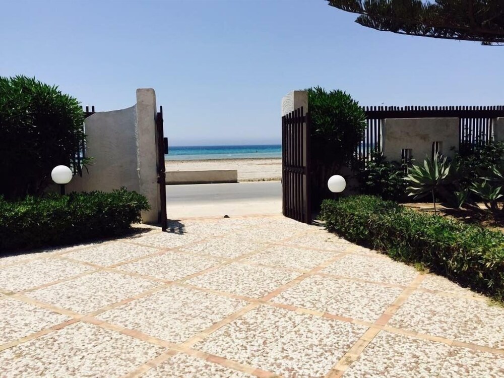 Villa Adriana — 4-Star Luxury Hotel in Mazara Del Vallo, Italy