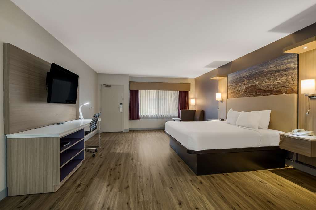 Best Western Diamond Bar Hotel & Suites - photo 17