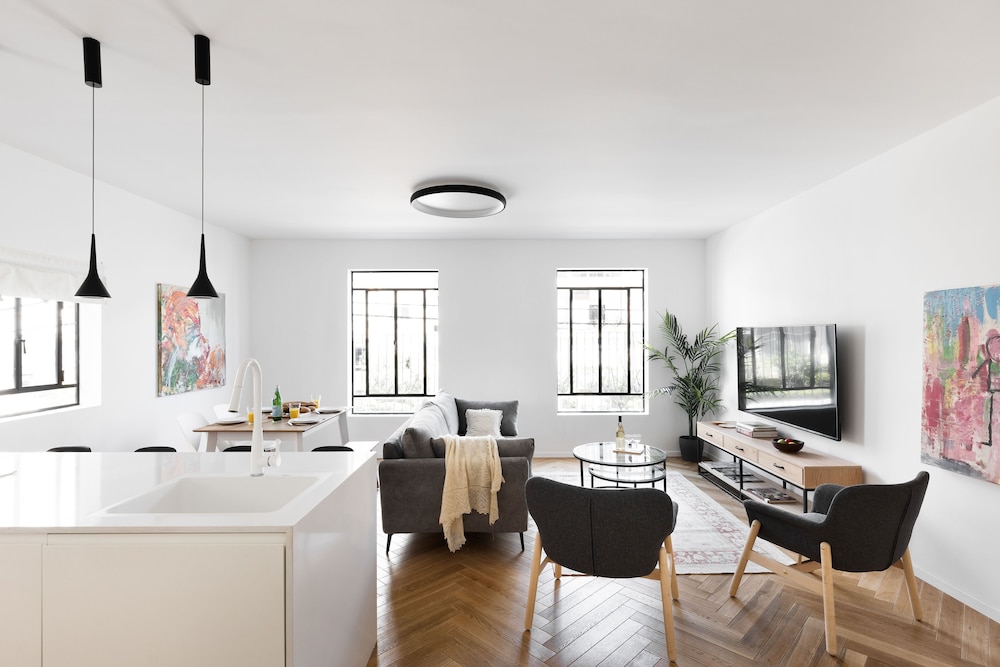 Spacious & Modern 3BD Apartment 2 min From Beach — 4-Star Luxury Hotel in Tel Aviv, Israel