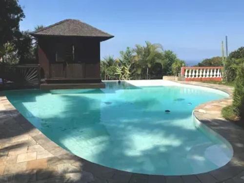 Bungalow charmant avec jardin à Saint Louis piscine partagée — 4-Star Luxury Hotel in Saint-Louis, Réunion