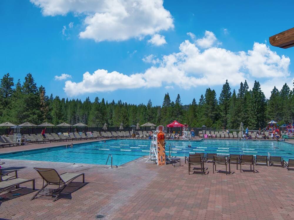 Tahoe Donner Luxury Sleeps 14 Hot tub 3100 sqft - photo 23
