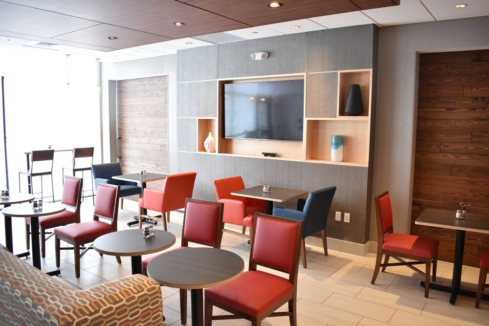 Holiday Inn Express & Suites Boston South Randolph by IHG - photo 34