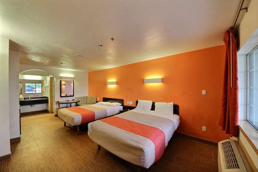 Motel 6 Edinburg TX - photo 24