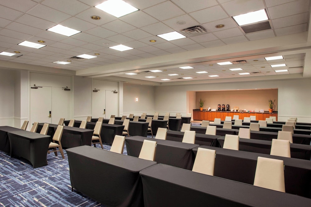 Sheraton Suites Philadelphia Airport - photo 26