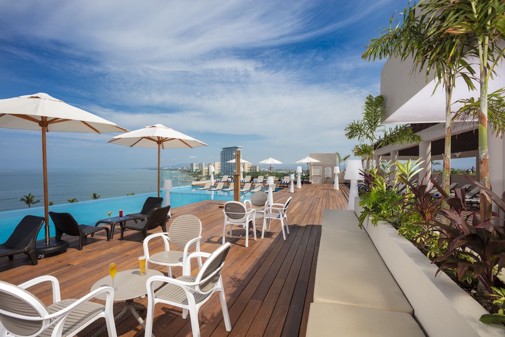 Rooftop pool