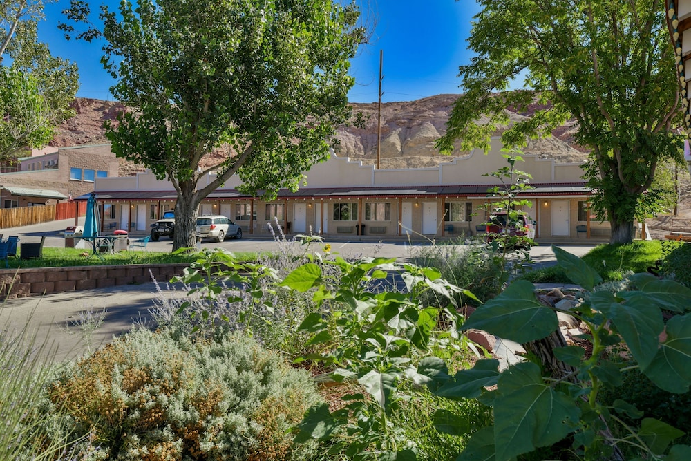 Adventure Inn & Motel - photo 35