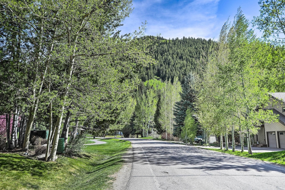 Modern Townhome about 4 Miles to Beaver Creek Resort - photo 30
