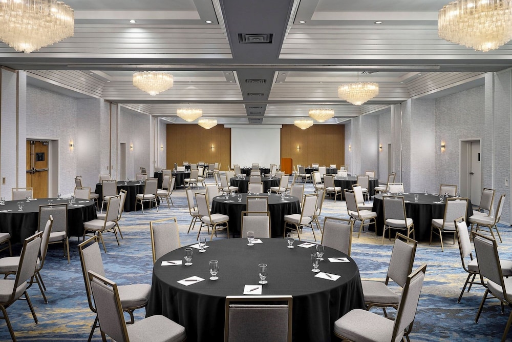 Sheraton Grand Rapids Airport Hotel - photo 44