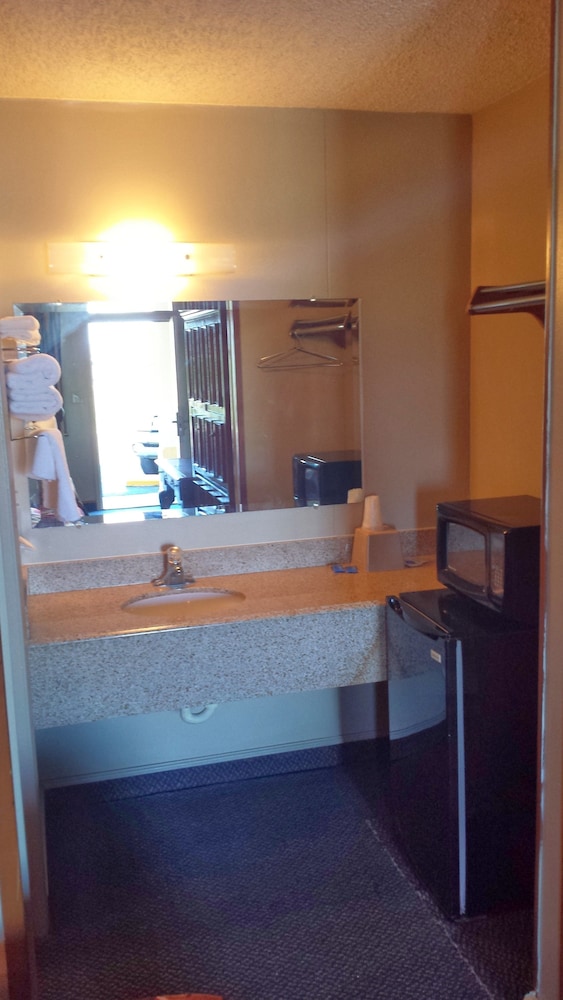 Carefree Inn Flatonia - photo 20