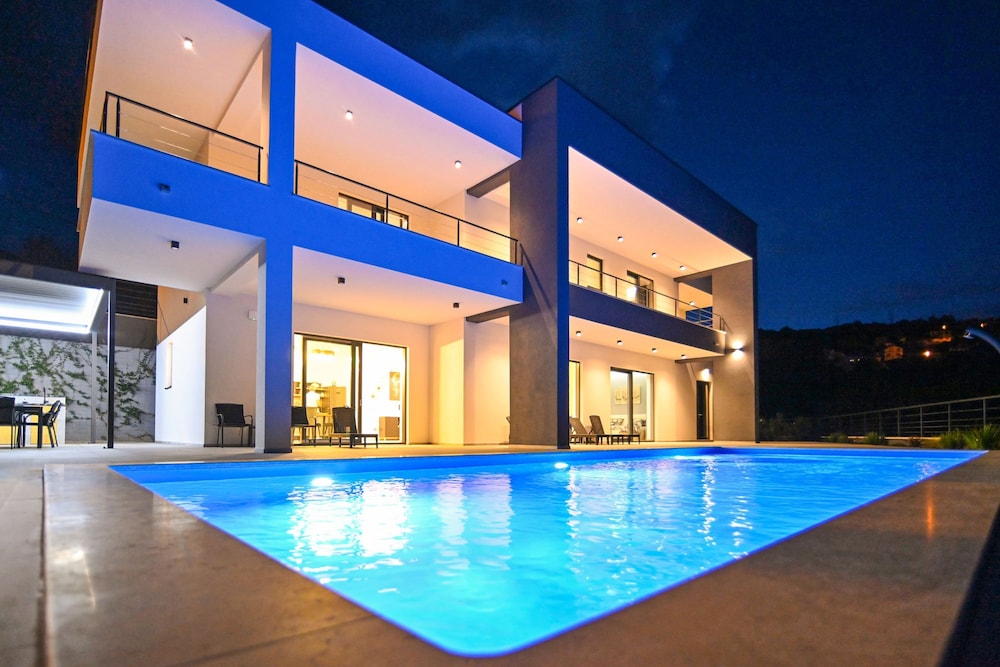Villa Ziganto with a view of the Kvarner Bay — 4-Star Luxury Hotel in Opatija, Croatia