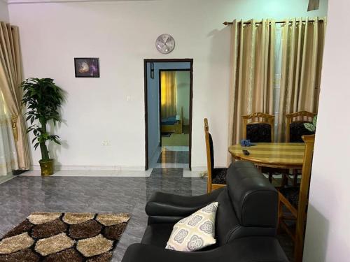 Stunning 2 Bedroom Affordable pl — 4-Star Luxury Hotel in Kumasi, Ghana