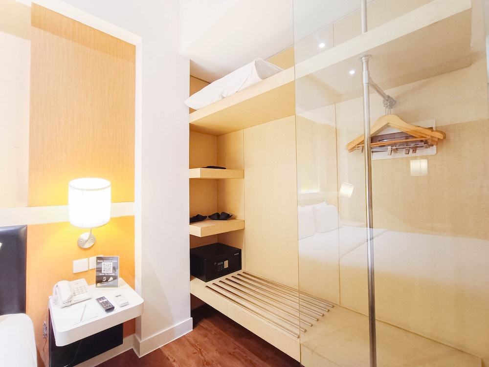 Brits Hotel Karawang — Karawang — photo 4