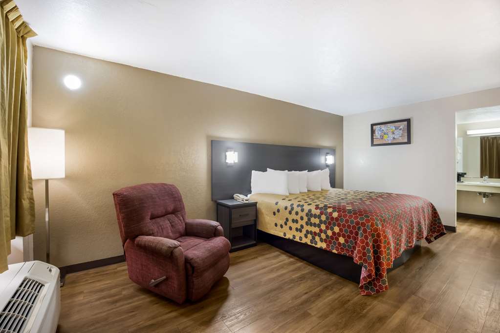 Econo Lodge Live Oak - photo 19