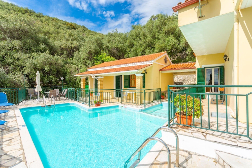 Sofia Large Private Pool Walk to Beach Sea Views A C Wifi Car Not Required 1552 — 4-Star Luxury Hotel in Corfu, Greece