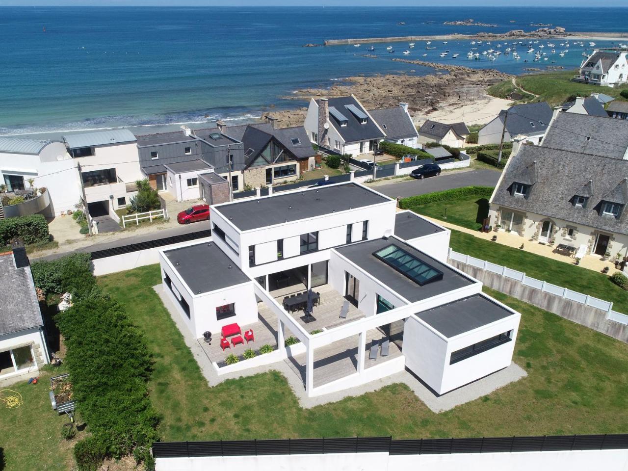 Villa Pool And Beach Bretagne — 4-Star Luxury Hotel in Plouescat, France