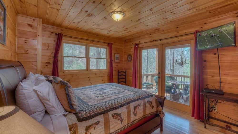 Wilderness Way in Blue Ridge, United States