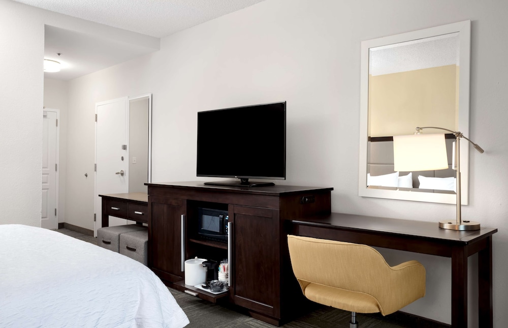 Hampton Inn by Hilton Hallandale Beach Aventura - photo 14